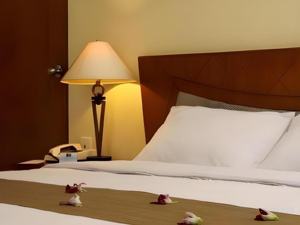 Makassar Golden Hotel Exterior foto