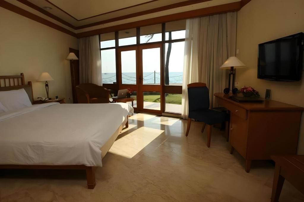 Makassar Golden Hotel Exterior foto