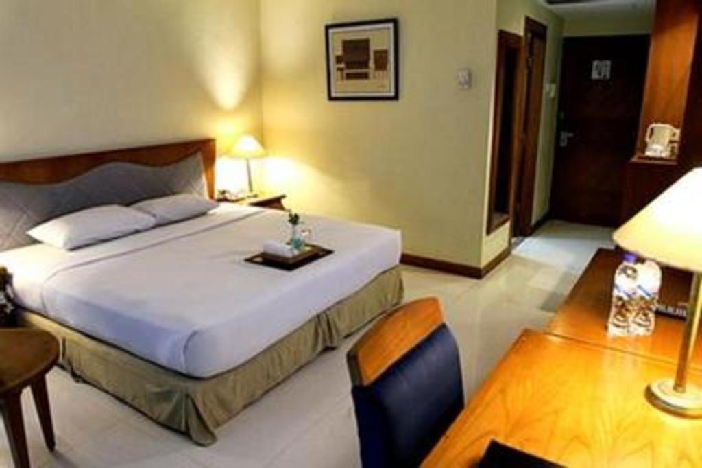 Makassar Golden Hotel Exterior foto