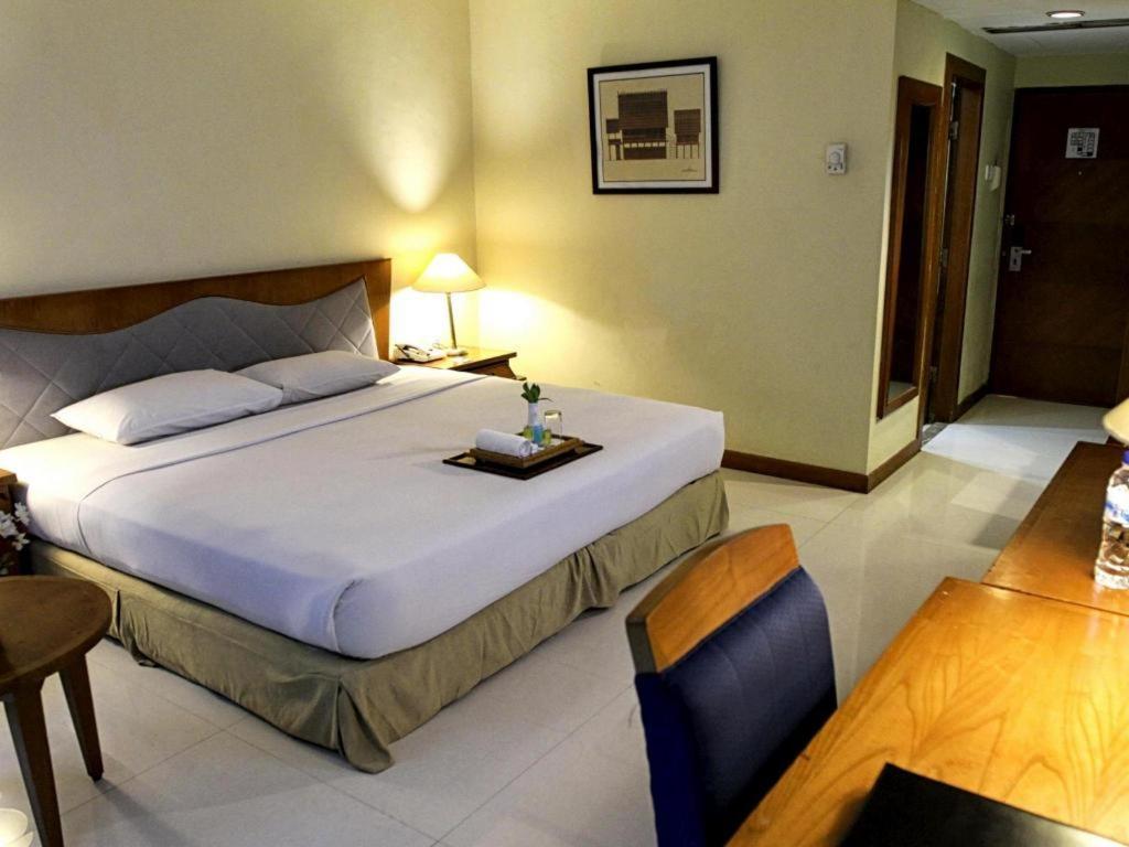 Makassar Golden Hotel Exterior foto