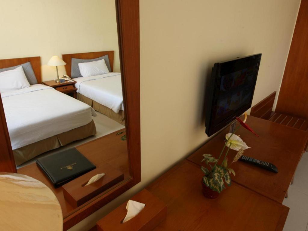 Makassar Golden Hotel Exterior foto