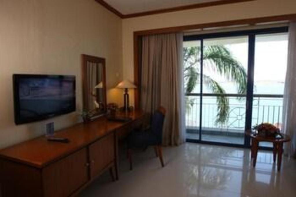 Makassar Golden Hotel Exterior foto